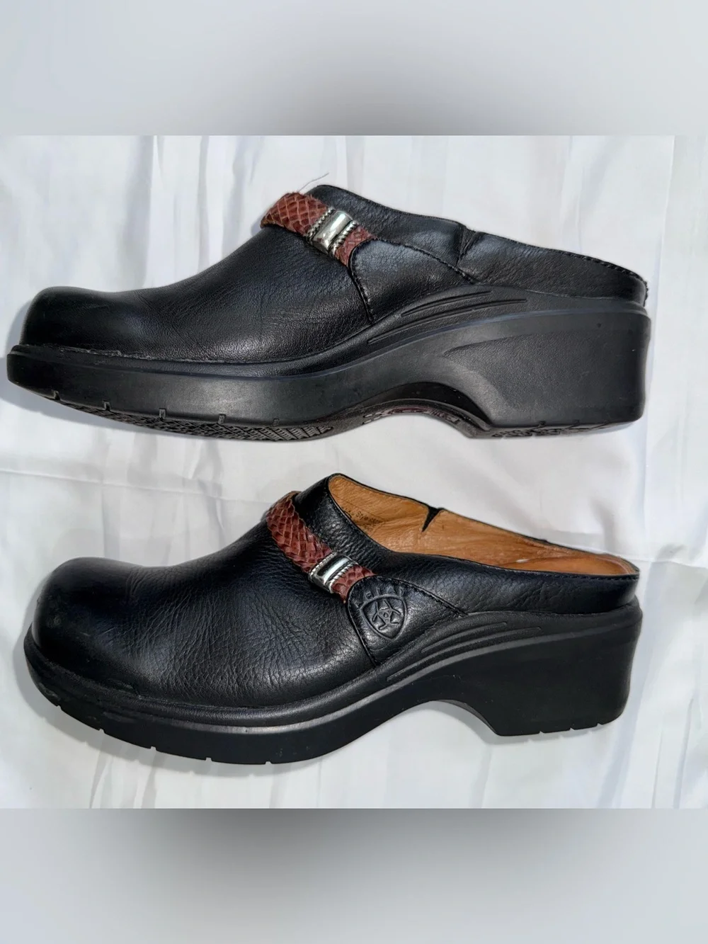 Ariat Black Leather Clogs Women’s 9 Slip-On with Brown Accent